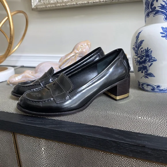 Tory Burch Black Leather Loafers with Gold Logo - Picture 5 of 7